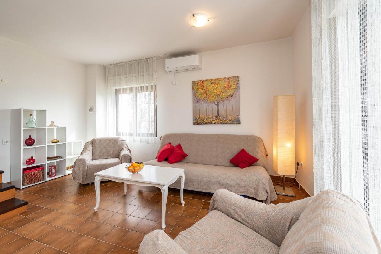 Beachfront Apartment Lostura Turanj Eksteriør bilde